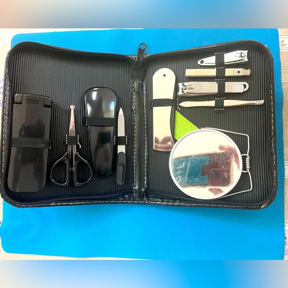 Grooming Travel Set (new) - Picture 1 of 3
